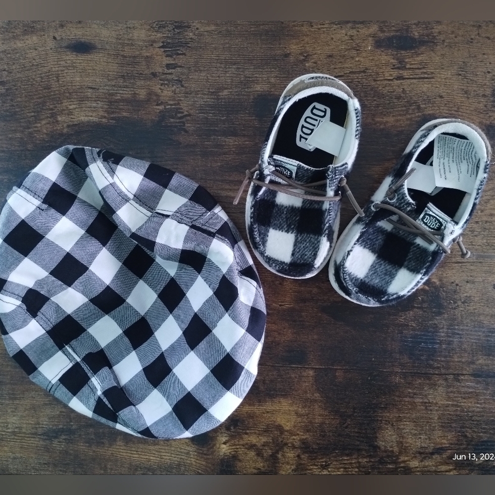 Dude shoes w/toddler hat (boy)
